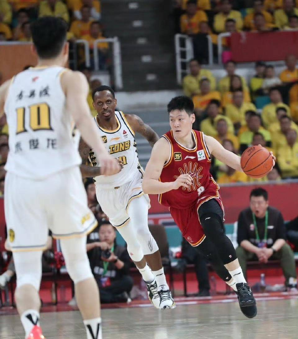 关于国际比赛日CBA常规赛焦点战，尤文图斯篮板制胜，媒体盛赞，赛程密集仍需轮换的信息九游体育